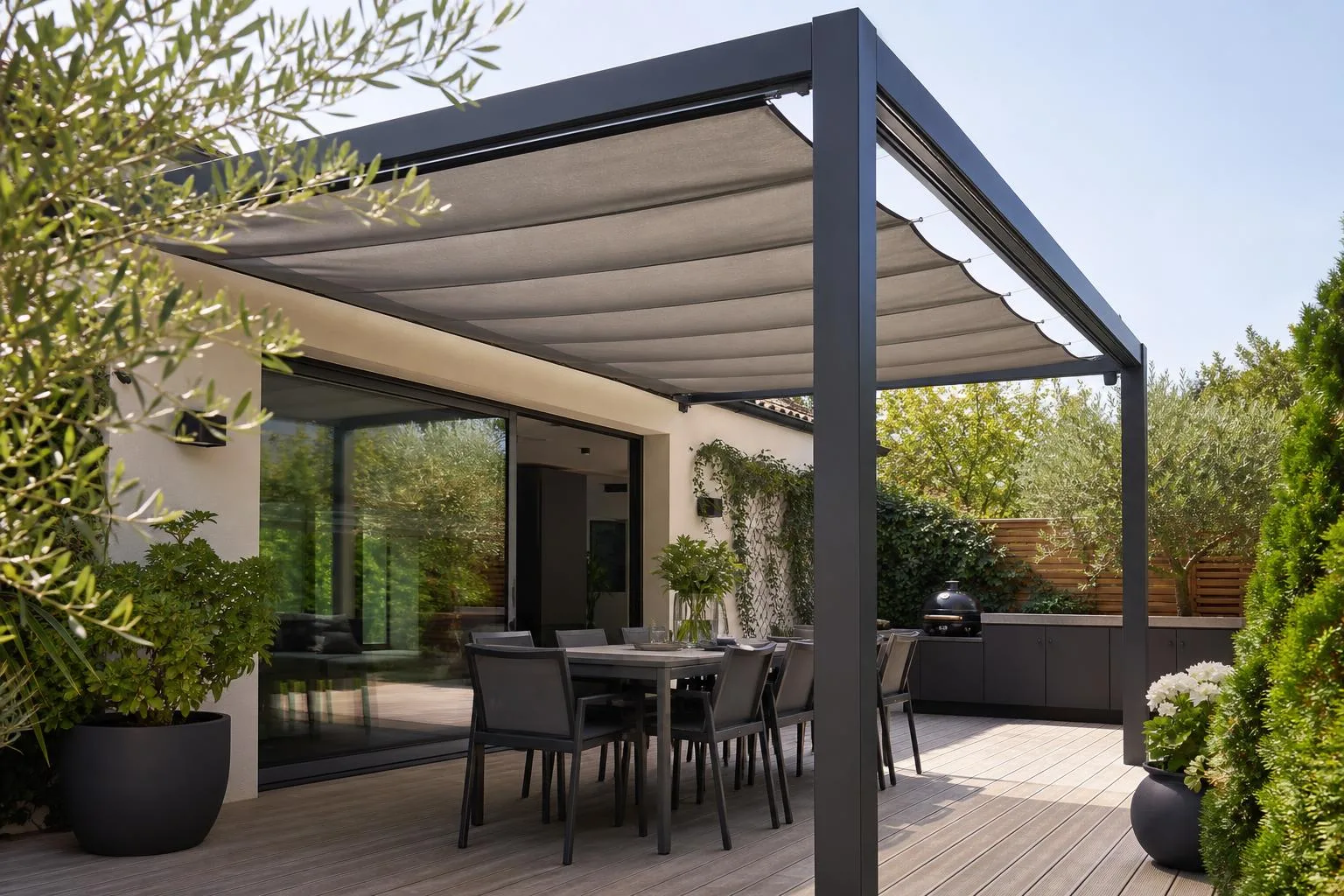 découvrez des idées inspirantes de bâches et toits de pergola pour aménager et protéger élégamment votre terrasse toute l'année.