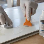 découvrez des méthodes rapides et efficaces pour enlever la colle sur du pvc sans abßmer la surface, avec des astuces simples et des produits adaptés.