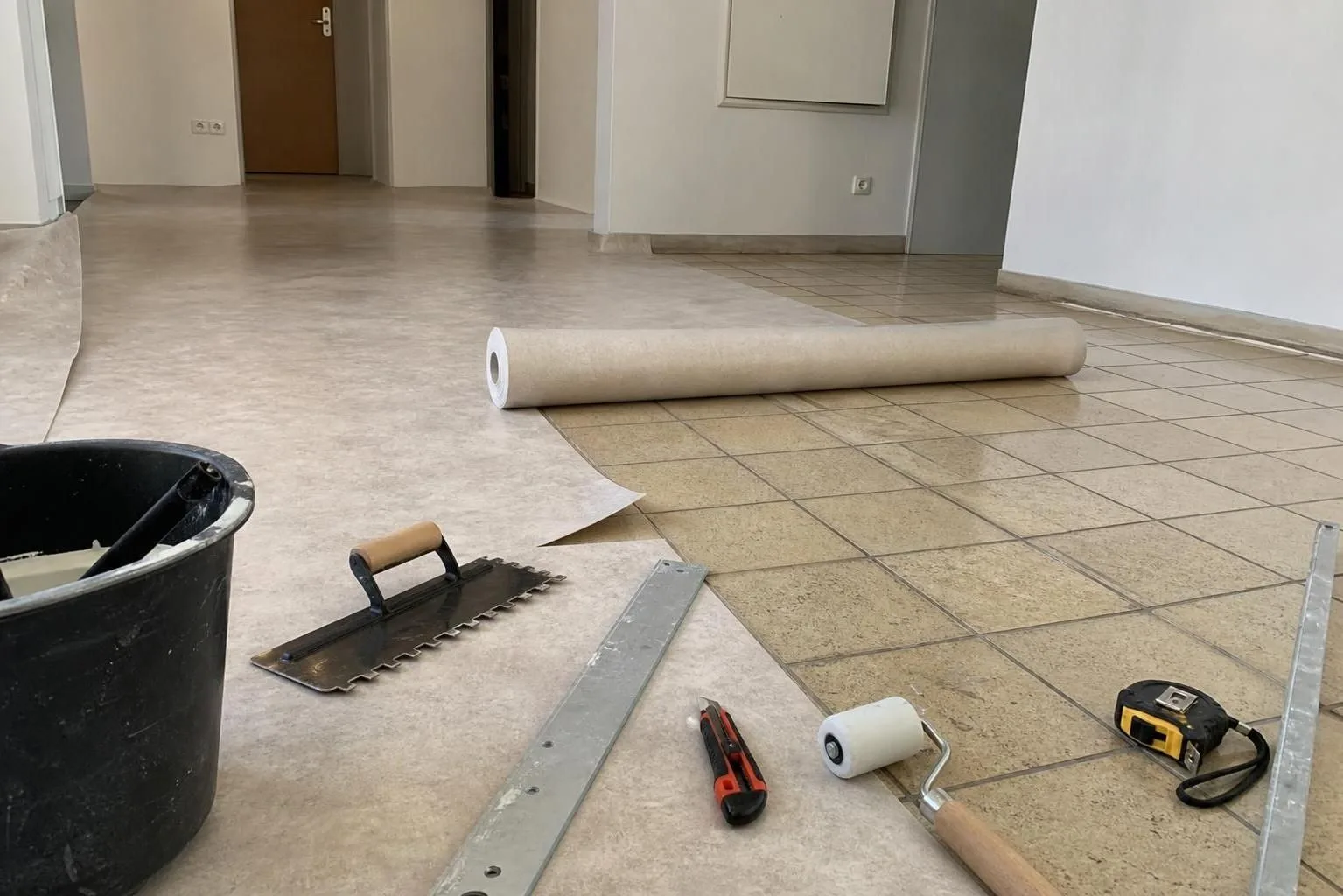 découvrez comment poser du linoléum sur du carrelage facilement grâce à notre guide pas à pas. suivez nos conseils pratiques pour une installation réussie et durable.